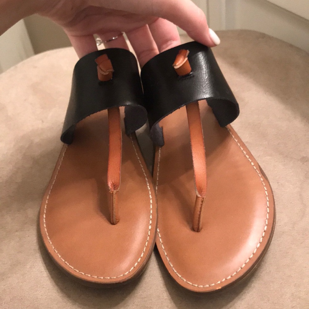 Black and cognac thong sandal